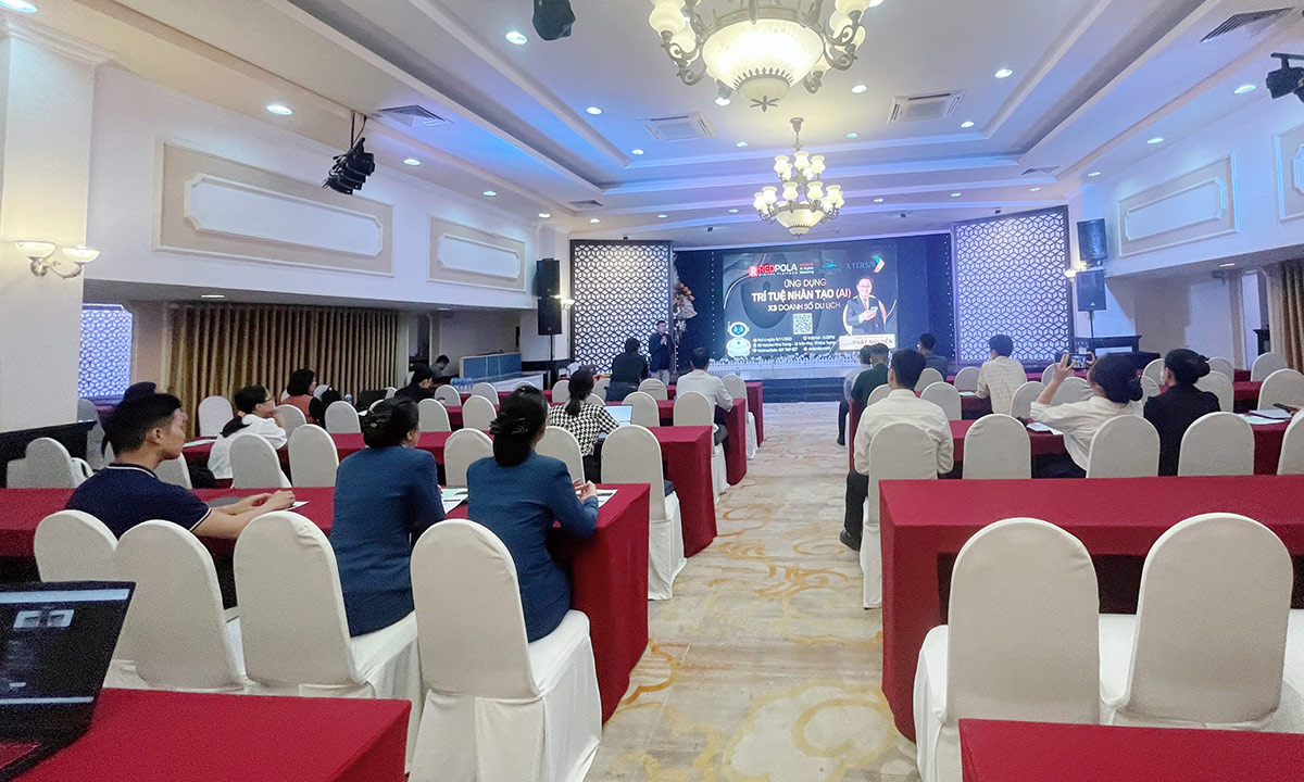 Hơn 30 doanh nghiệp du lịch, kinh doanh tại Khánh Hòa tham gia khóa học AI