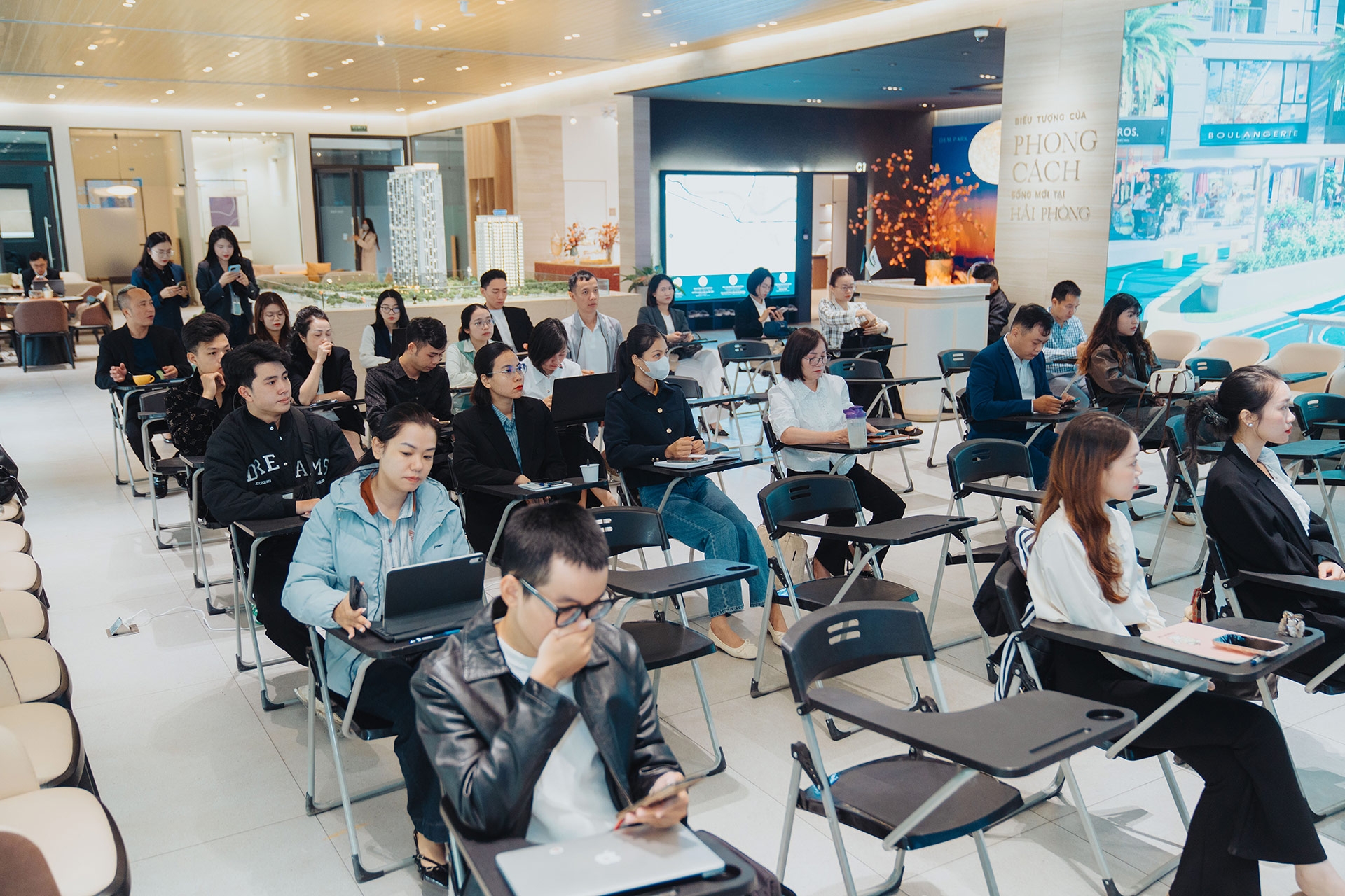 Master Canva Ai Lam Chuy Truyen Thong07